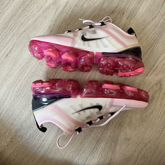 Women's Nike Vapormax Size 7 purple and neon green - Picture 3 of 3